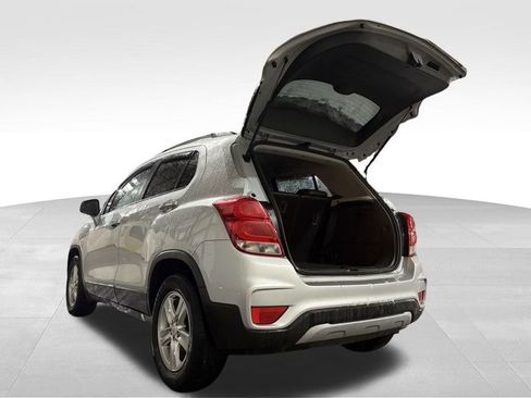 Used 2019 Chevrolet Trax LT w/ LT Convenience Package image 13