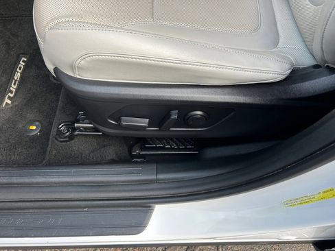 Used 2022 Hyundai Tucson Limited image 14