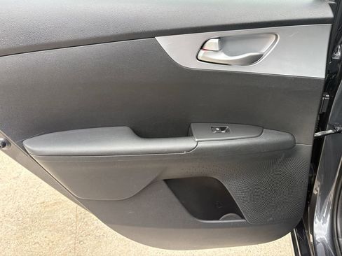 Used 2022 Kia Forte LXS w/ LXS Technology Package FWD image 23