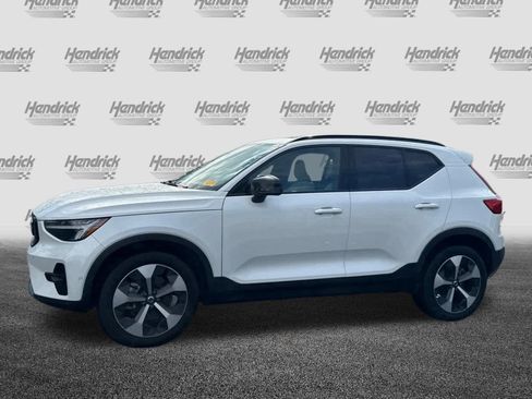 Used 2025 Volvo XC40 B5 Plus AWD/4WD image 7