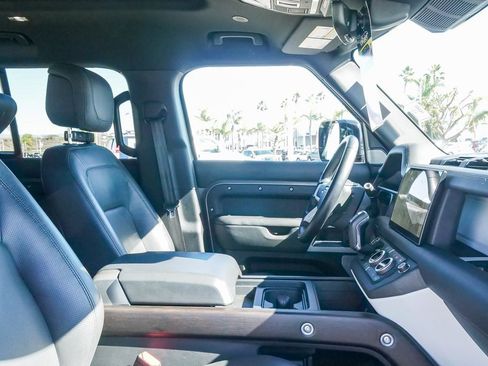 Used 2023 Land Rover Defender 130 S image 17