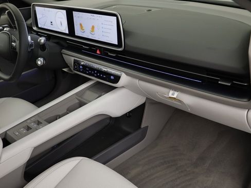 Used 2024 Hyundai Ioniq 6 Limited image 24