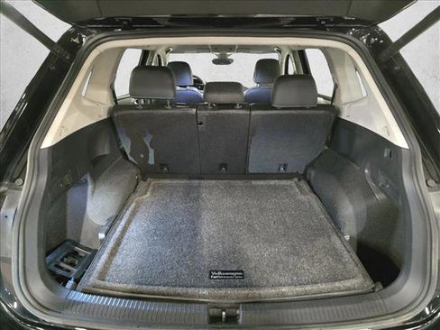 Used 2024 Volkswagen Tiguan SE image 13