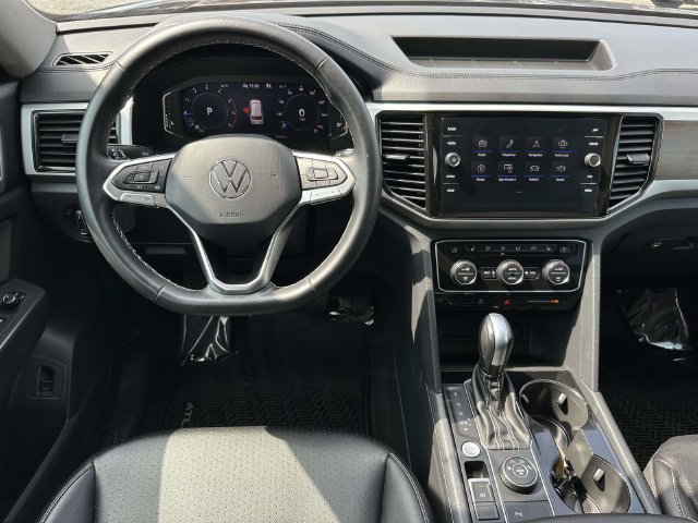 Used 2023 Volkswagen Atlas SE w/ Panoramic Sunroof Package AWD/4WD image 3