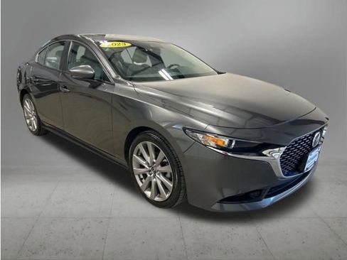 Used 2023 MAZDA MAZDA3 s FWD image 3
