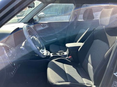Used 2023 Kia Soul EX image 12