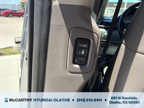 Used 2017 Honda Odyssey EX-L image 25