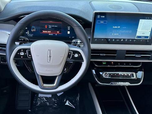 Used 2025 Lincoln Corsair FWD w/ Equipment Group 101A image 15