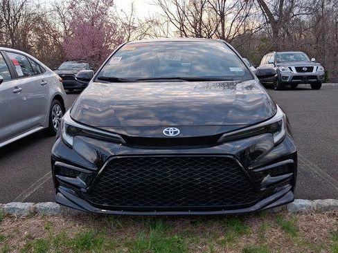 Certified 2025 Toyota Corolla SE image 3