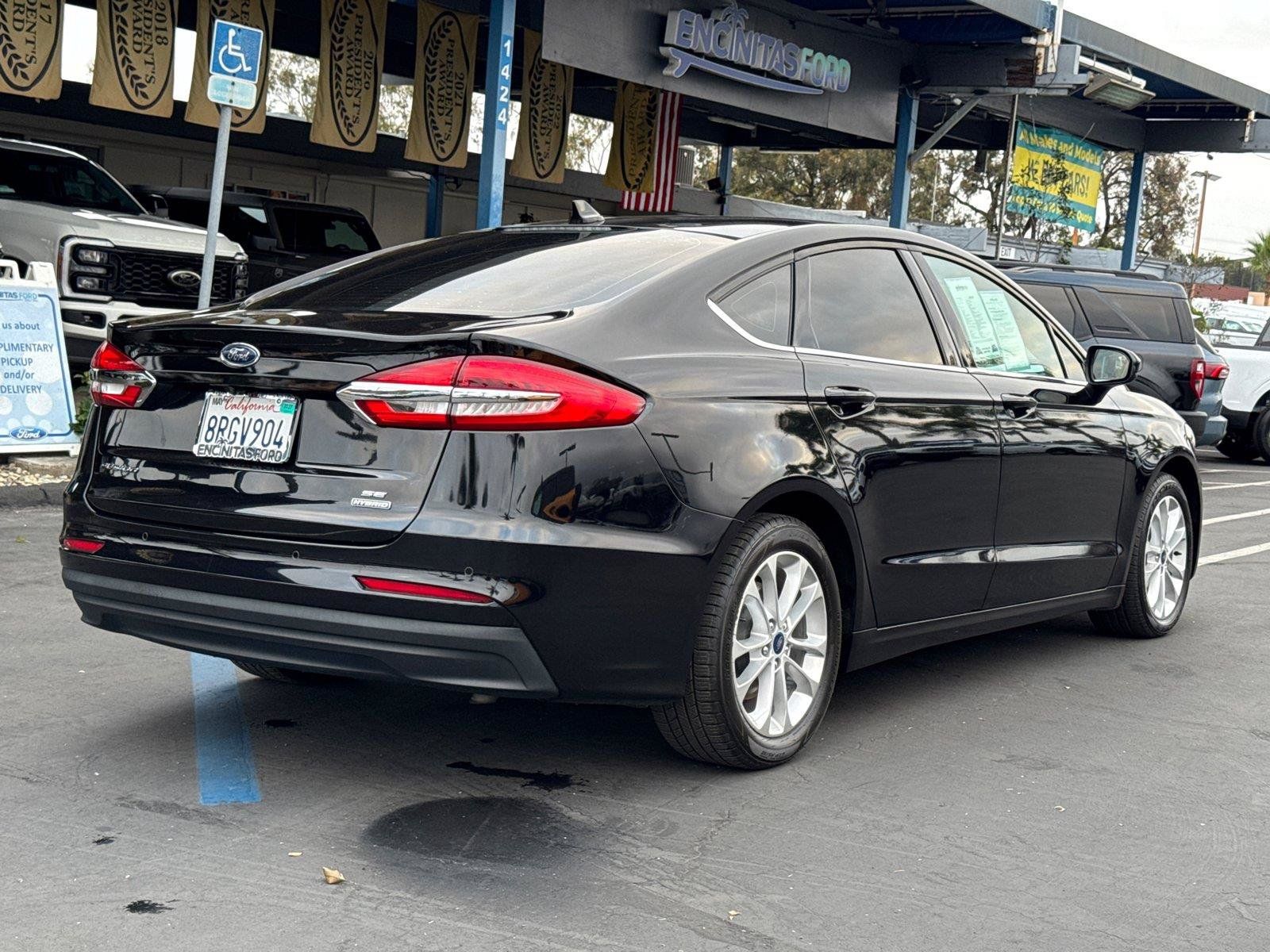 Used 2020 Ford Fusion SE FWD image 14