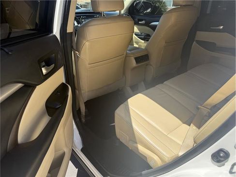 Used 2015 Toyota Highlander XLE FWD image 13