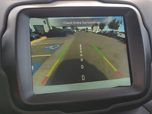 Used 2023 Jeep Renegade Latitude image 24