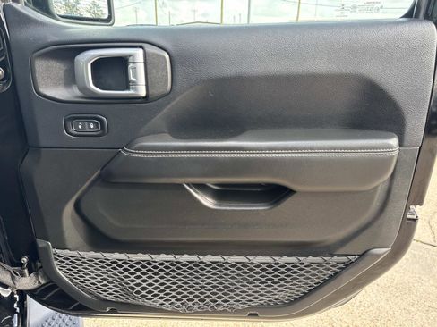 Used 2019 Jeep Wrangler Unlimited Sahara image 13