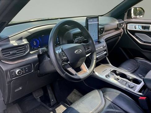 Used 2020 Ford Explorer Platinum w/ Premium Technology Package AWD/4WD image 17