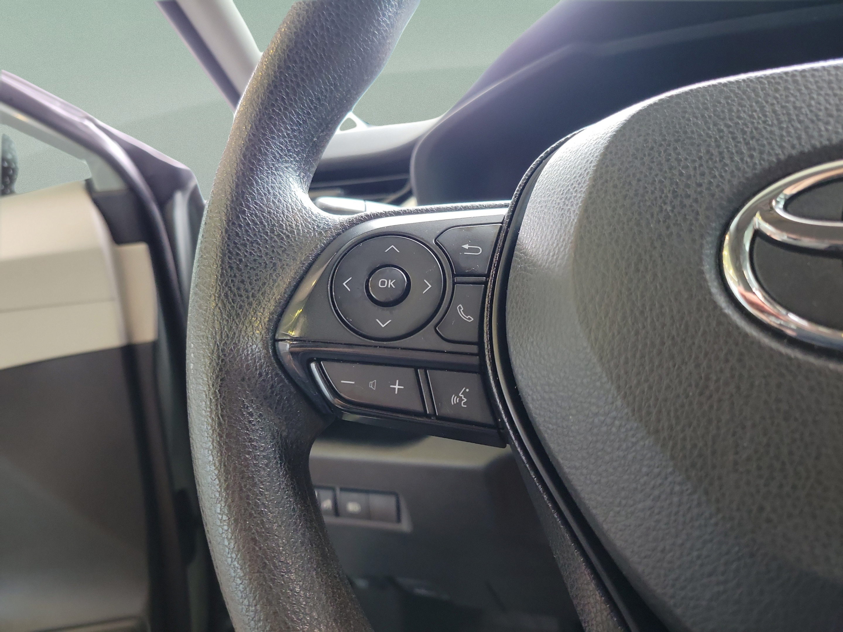 Used 2022 Toyota RAV4 XLE FWD image 10
