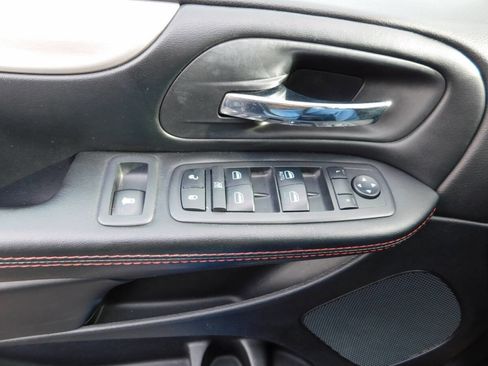 Used 2019 Dodge Grand Caravan GT image 16