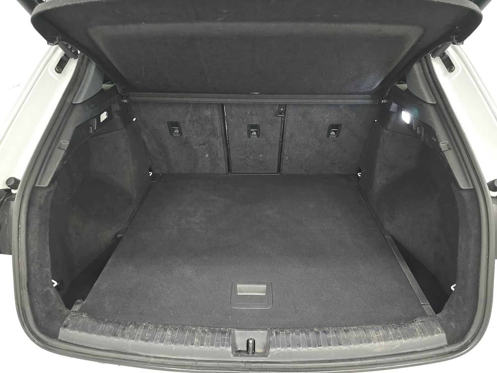 Used 2023 Audi Q4 e-tron Prestige AWD/4WD image 14