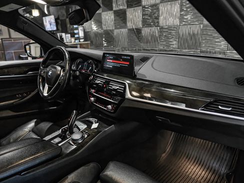 Used 2017 BMW 530i RWD image 11