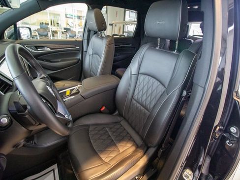 Used 2023 Buick Enclave Avenir w/ Avenir Technology Package image 17