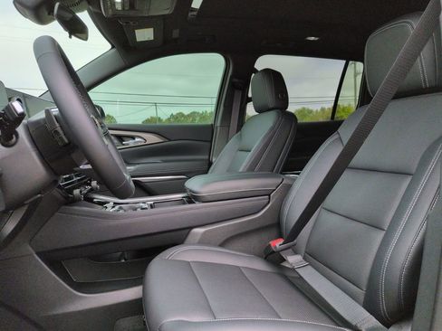 New 2026 Chevrolet Traverse LT w/ Sun and Wheel Package FWD image 14