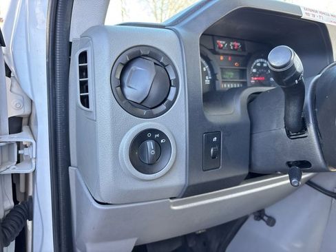 Used 2015 Ford E-350 and Econoline 350 Super Duty image 17