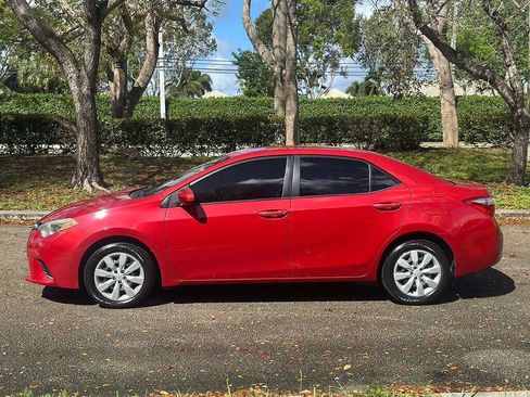Used 2015 Toyota Corolla LE image 3