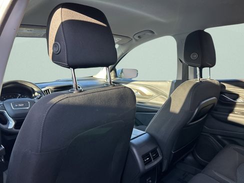 Used 2022 GMC Terrain SLE image 16