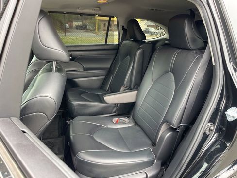 Used 2022 Toyota Highlander XLE image 20