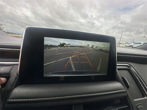 Used 2024 Chevrolet Suburban Premier image 21