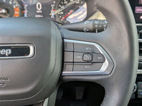 Used 2022 Jeep Compass Latitude FWD image 19