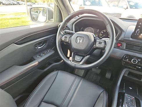 Used 2023 Honda Pilot TrailSport image 9