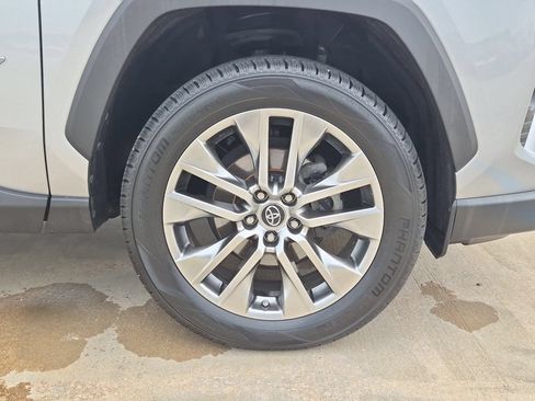 Used 2019 Toyota RAV4 Limited w/ Cold Weather Package AWD/4WD image 36