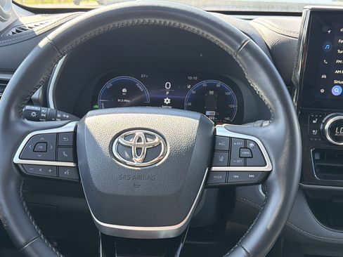 Used 2023 Toyota Highlander Limited AWD/4WD image 15