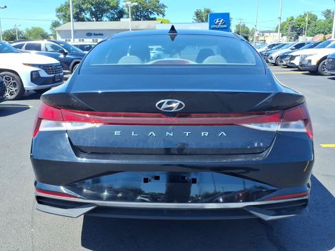 Certified 2023 Hyundai Elantra SEL w/ Preferred Accessory Package FWD image 6