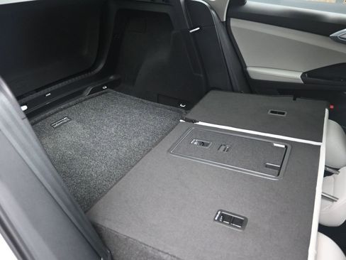 Used 2025 Volkswagen Taos SE image 25