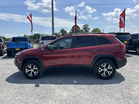 Used 2016 Jeep Cherokee Trailhawk w/ Comfort/Convenience Group AWD/4WD image 19