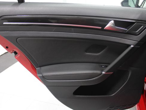 Used 2018 Volkswagen Golf R 4-Door AWD/4WD image 15