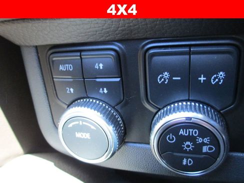 Used 2022 GMC Yukon Denali AWD/4WD image 32