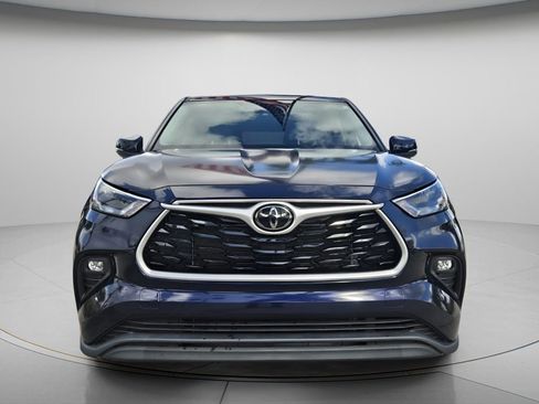 Used 2022 Toyota Highlander LE image 5