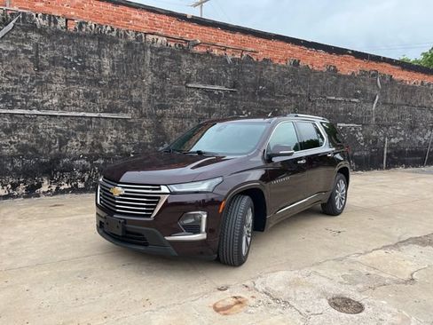 Used 2023 Chevrolet Traverse Premier w/ LPO, Floor Liner Package FWD image 5