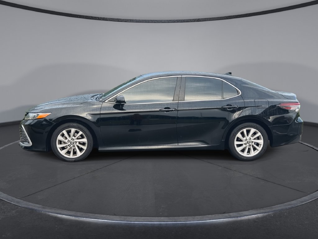 Used 2022 Toyota Camry LE FWD image 5