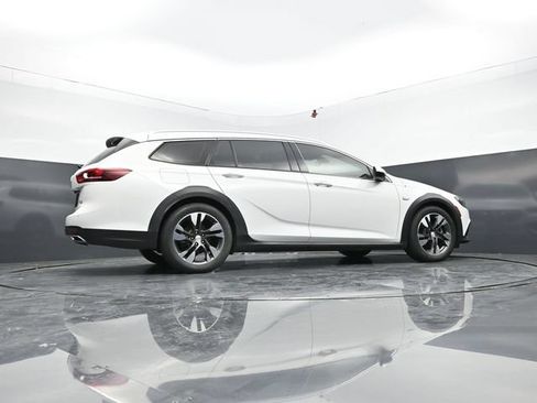 Used 2018 Buick Regal Essence w/ Driver Confidence Package #1 AWD/4WD image 45