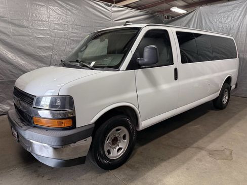 Used 2020 Chevrolet Express 3500 LT w/ LT Preferred Equipment Group image 3