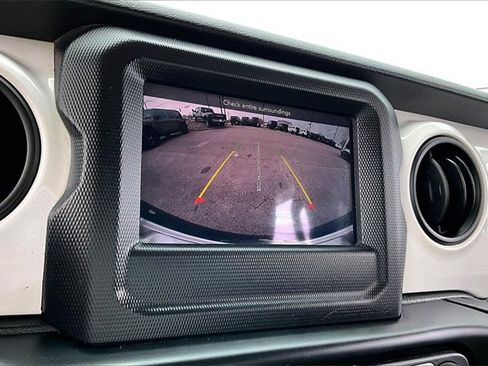 Used 2021 Jeep Wrangler Unlimited Islander image 13