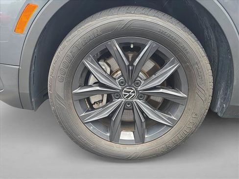 Used 2024 Volkswagen Tiguan SE FWD image 27