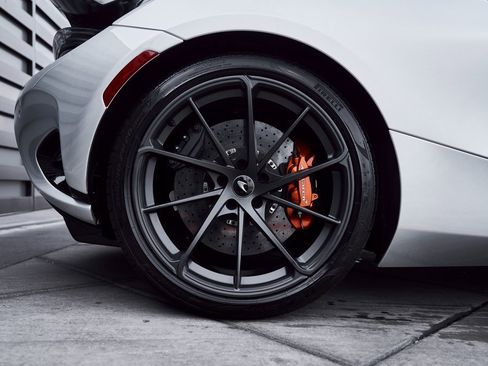 Used 2024 McLaren 750S Spider image 25