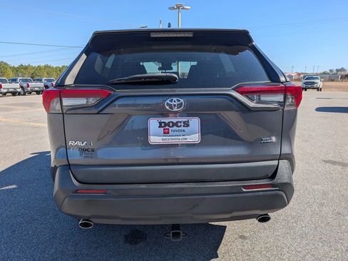 Used 2022 Toyota RAV4 XLE image 5