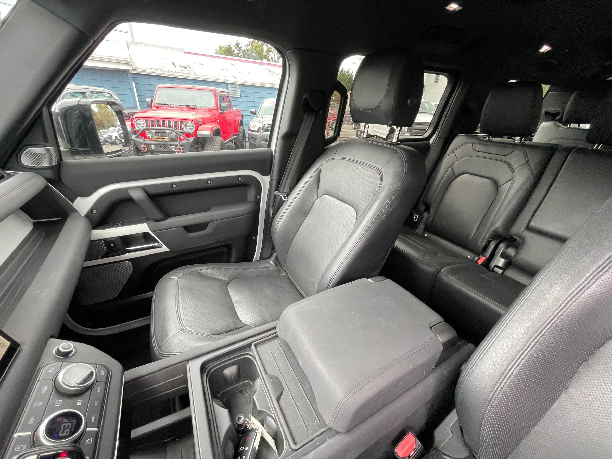 Used 2023 Land Rover Defender 130 SE AWD/4WD image 12