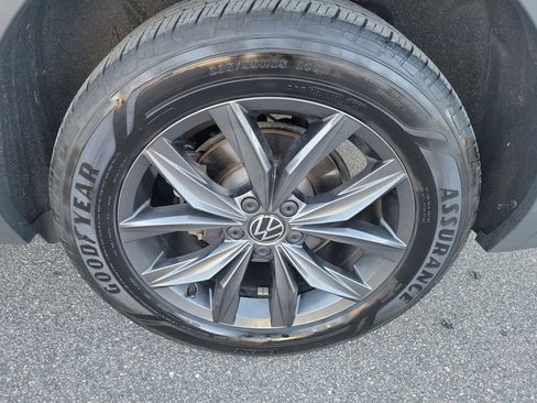 Certified 2022 Volkswagen Tiguan SE image 25