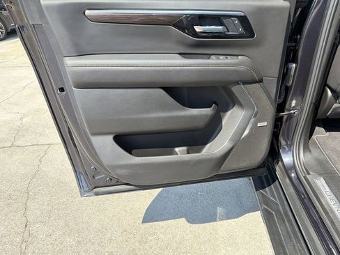 Used 2025 Chevrolet Suburban Premier AWD/4WD image 24